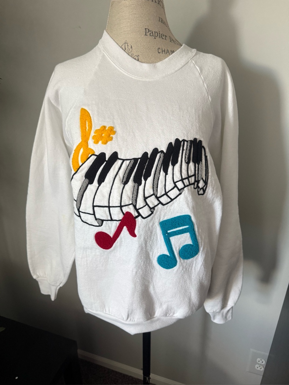 sweatshirt size size large music 1980 Musical notes embroidered piano vintage